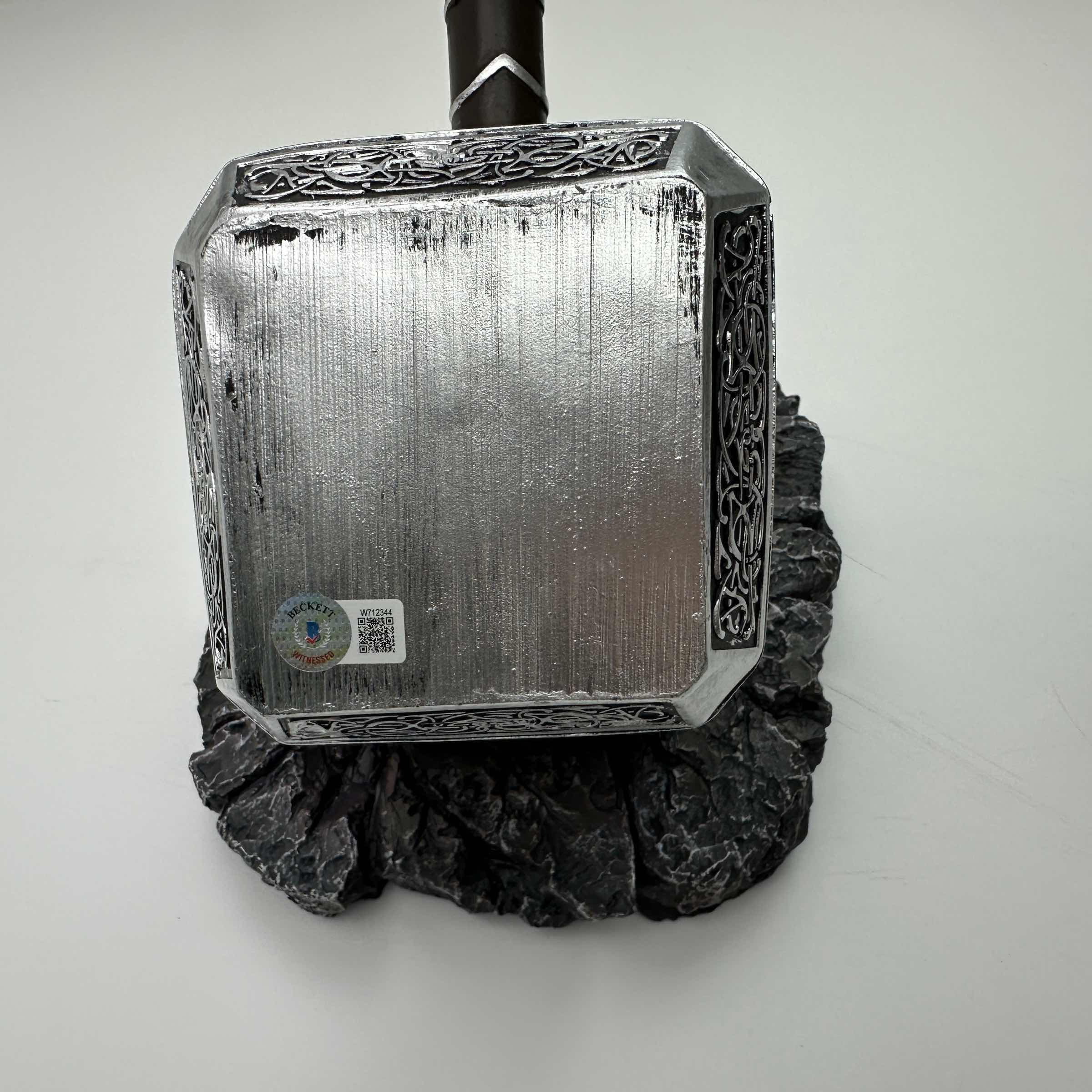 Autographed/Signed Chris Hemsworth Thor Mjolnir 17" Hammer with Base Marvel Avengers Infinity War End Game Replica Movie Prop Beckett BAS COA