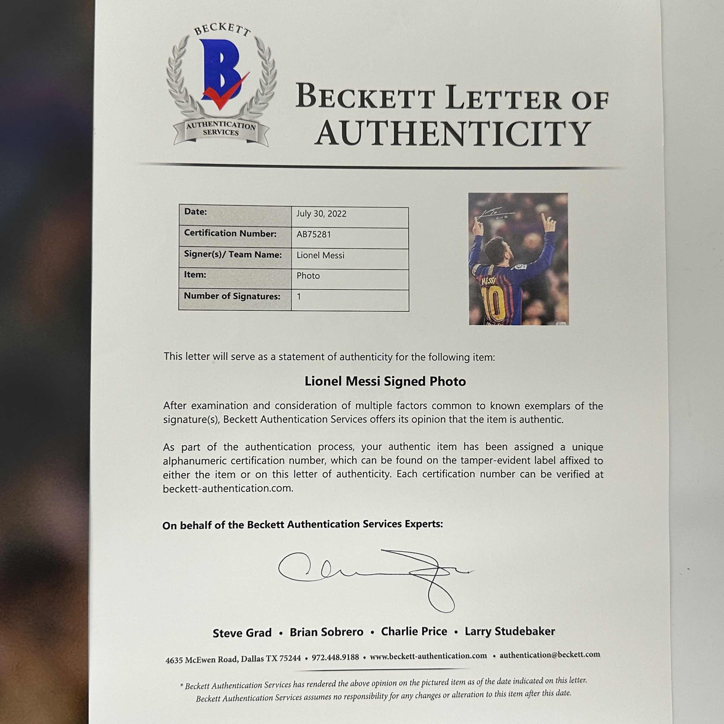 Autographed/Signed Lionel Leo Messi FC Barcelona 12x16 Soccer Photo Beckett BAS COA #2